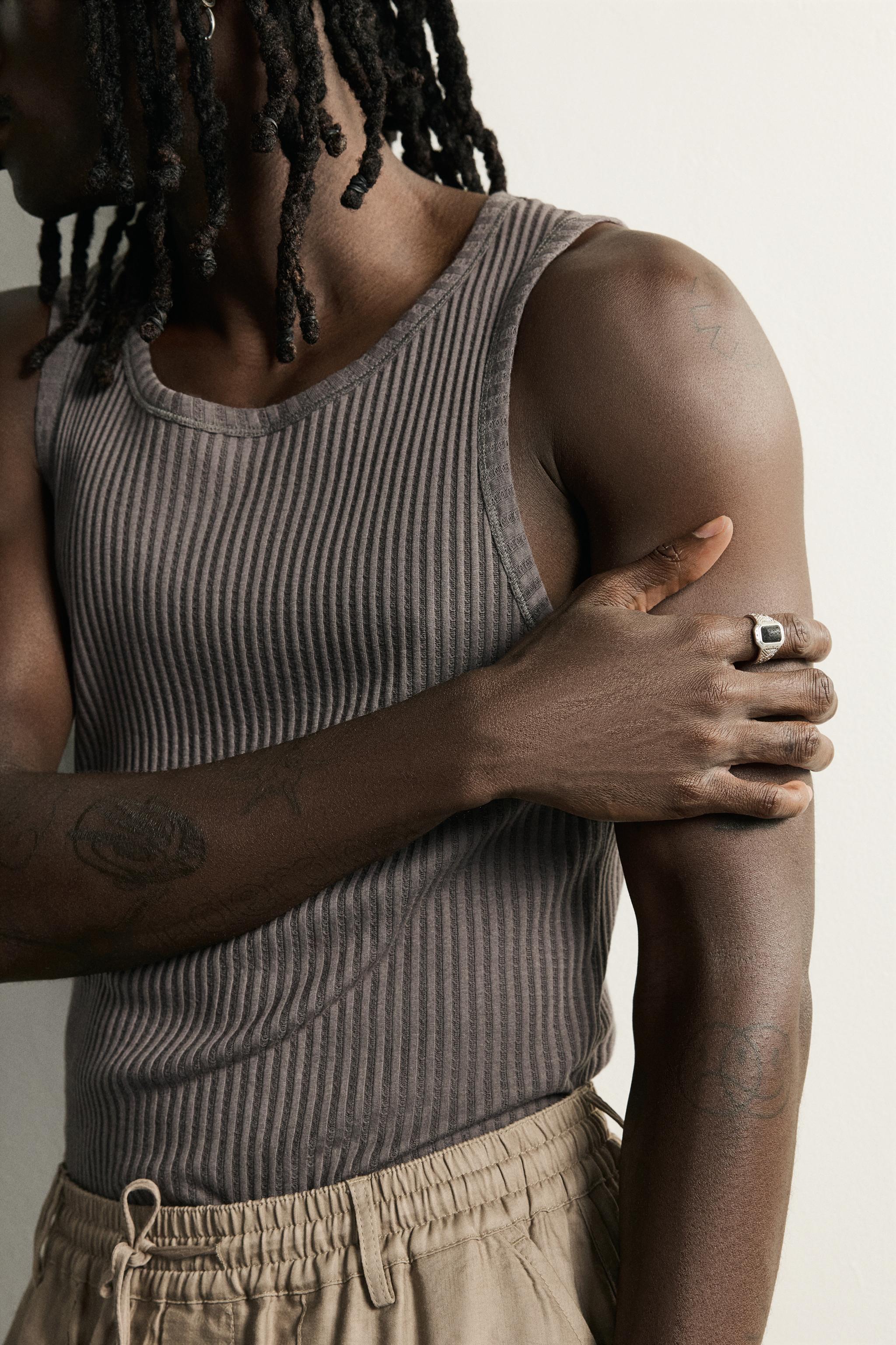 EMBOSSED SIGNET RING